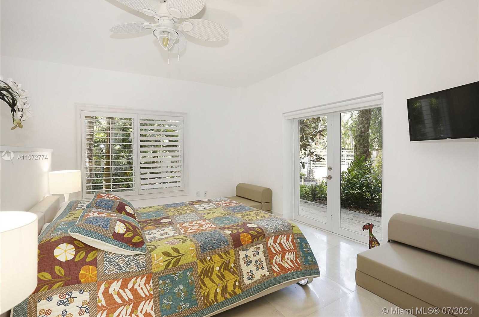 Small Image of 3577 STEWART AVE, Miami Number 30