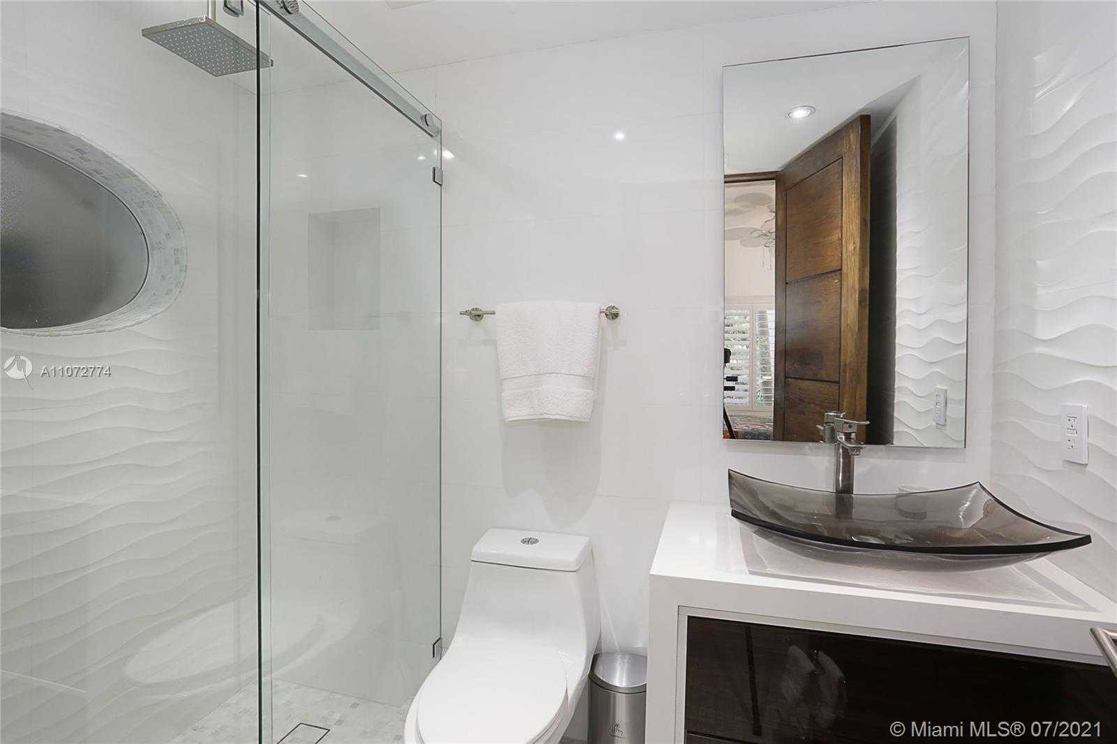 Small Image of 3577 STEWART AVE, Miami Number 31