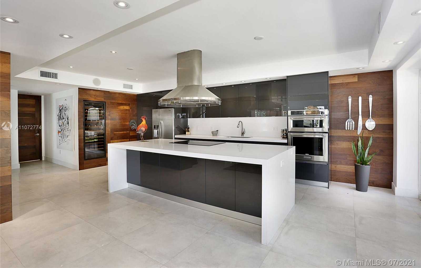 Small Image of 3577 STEWART AVE, Miami Number 7