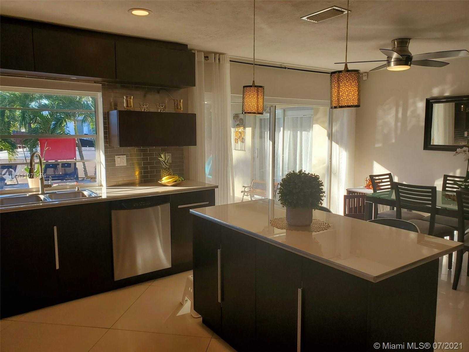 Small Image of 6020 SOUTH WEST 13TH ST, Plantation Number 7