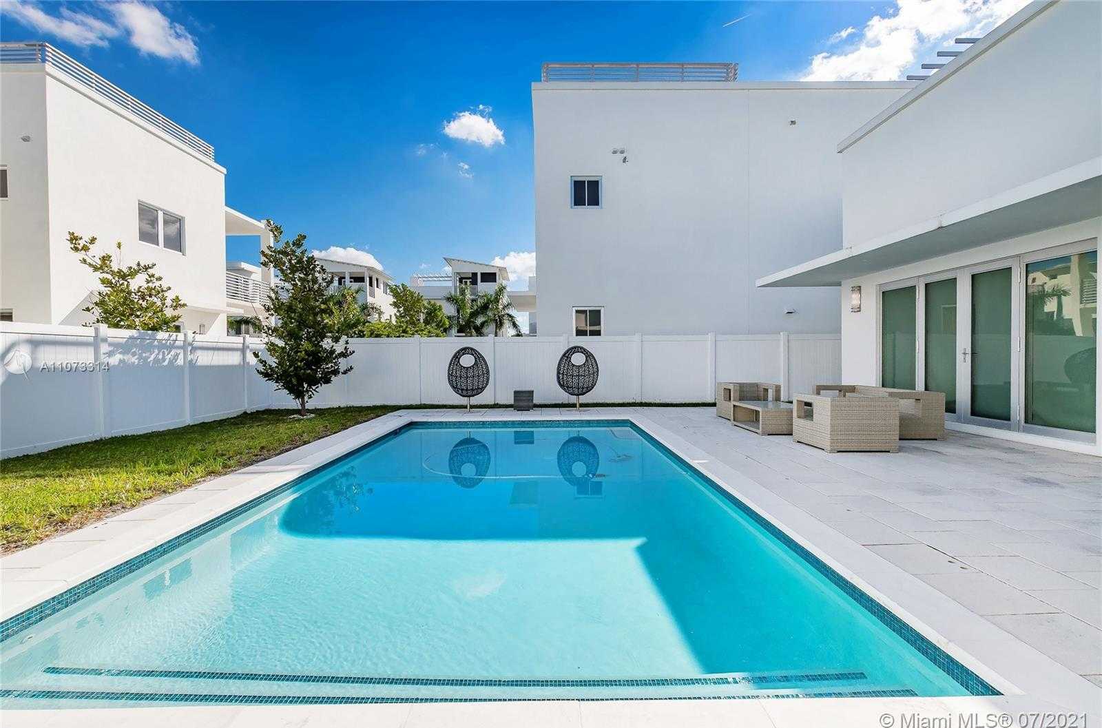 Small Image of 8225 NORTH WEST 33RD TER, Doral Number 4
