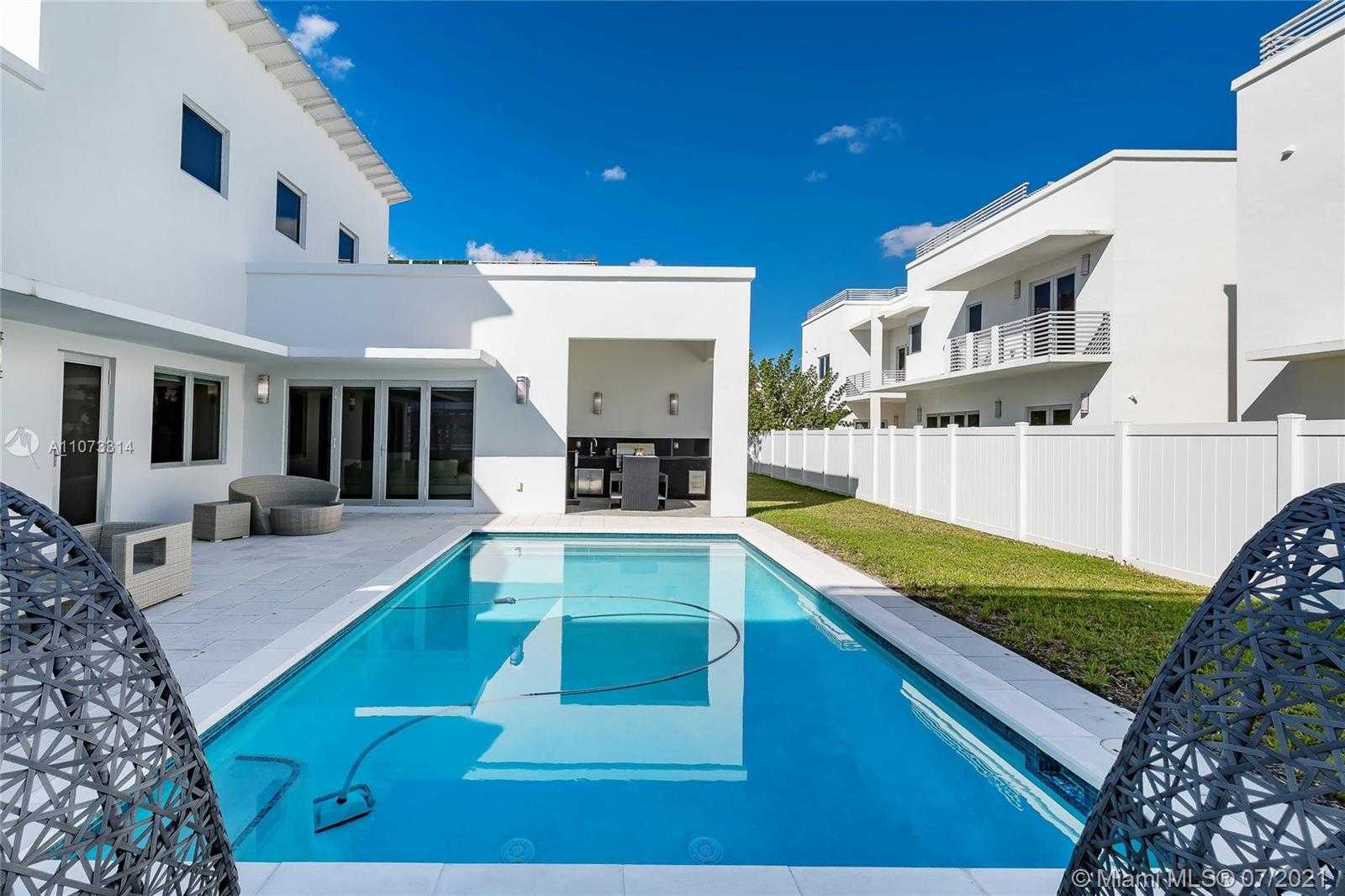 Small Image of 8225 NORTH WEST 33RD TER, Doral Number 7