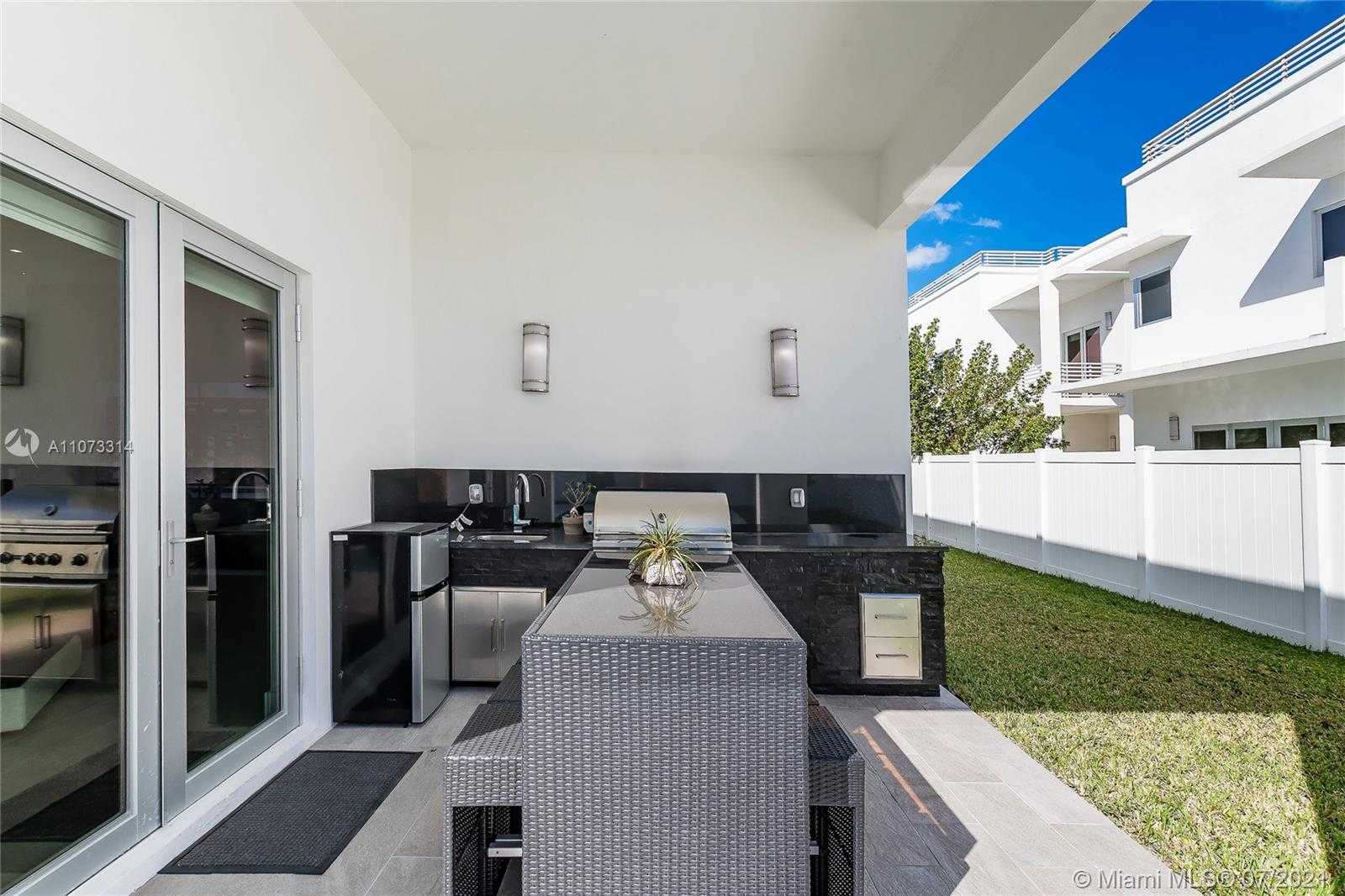 Small Image of 8225 NORTH WEST 33RD TER, Doral Number 9