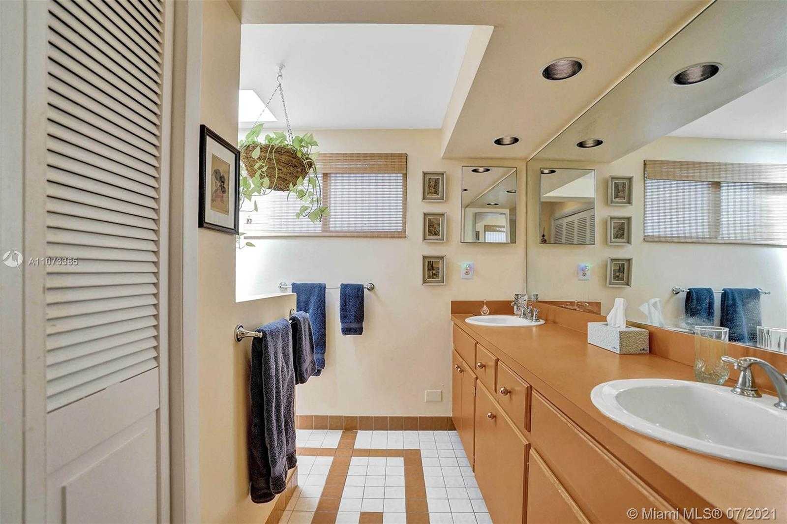 Small Image of 2708 NORTH EAST 21ST COURT, Fort Lauderdale Number 18