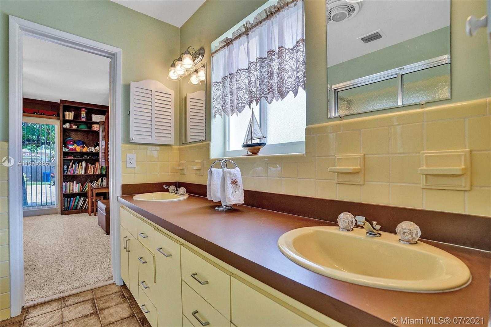Small Image of 2708 NORTH EAST 21ST COURT, Fort Lauderdale Number 45