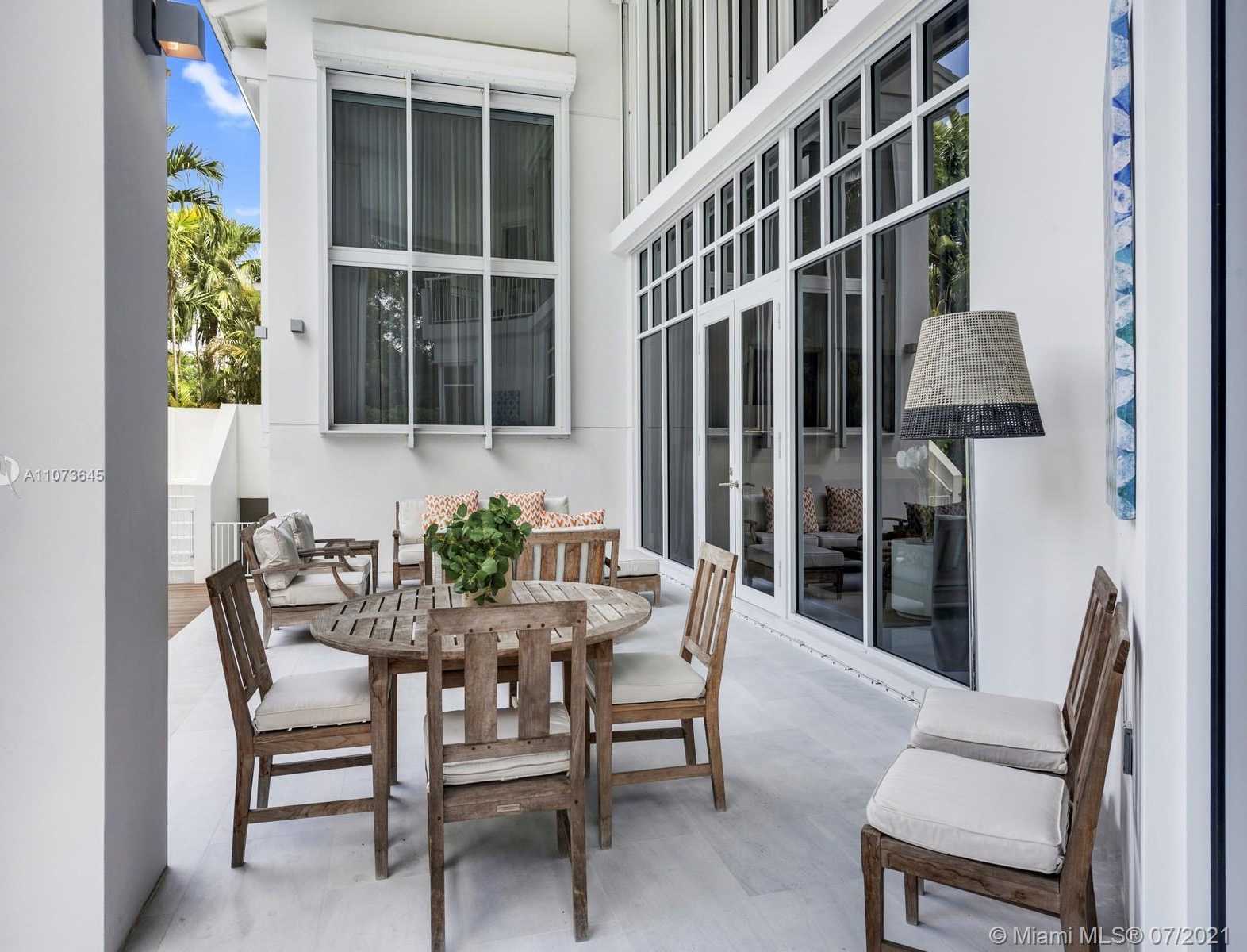 Small Image of 180 LOS PINOS CT, Coral Gables Number 11