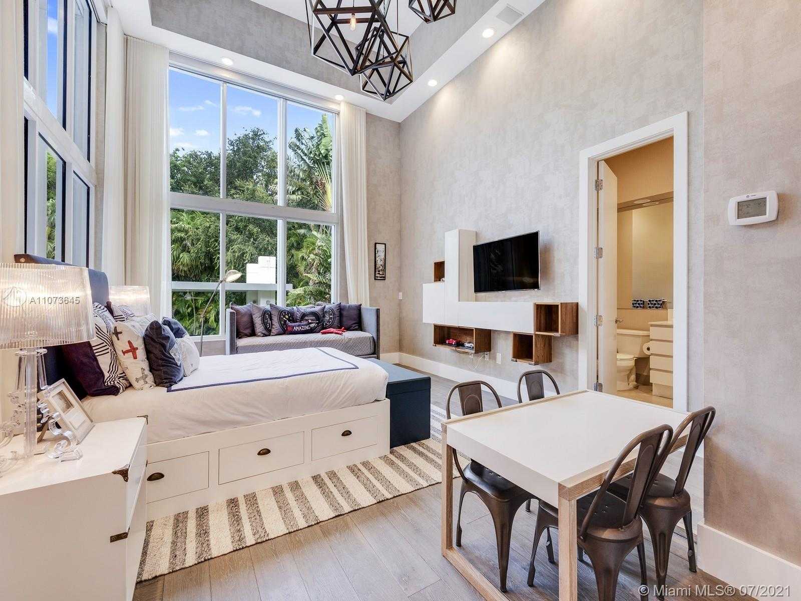 Small Image of 180 LOS PINOS CT, Coral Gables Number 24