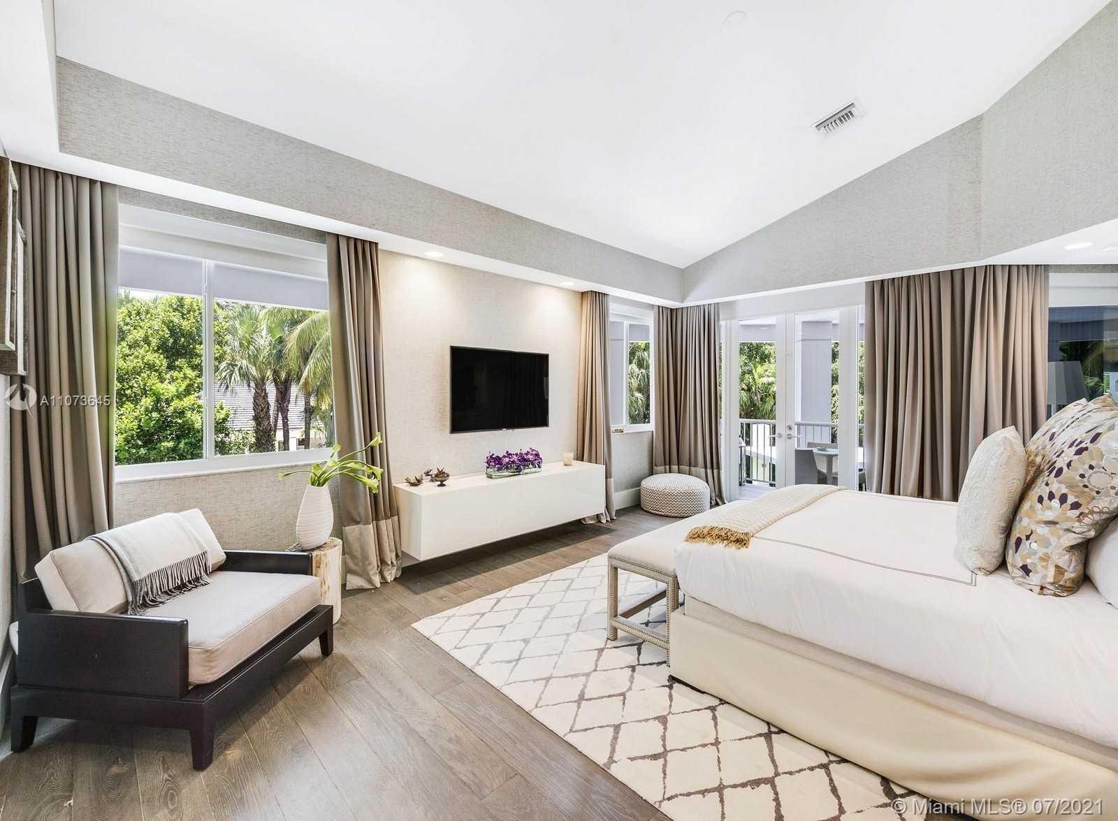 Small Image of 180 LOS PINOS CT, Coral Gables Number 48
