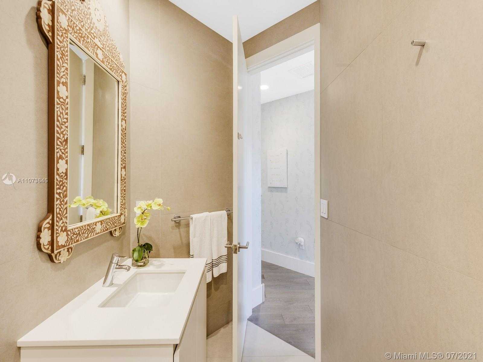 Small Image of 180 LOS PINOS CT, Coral Gables Number 52