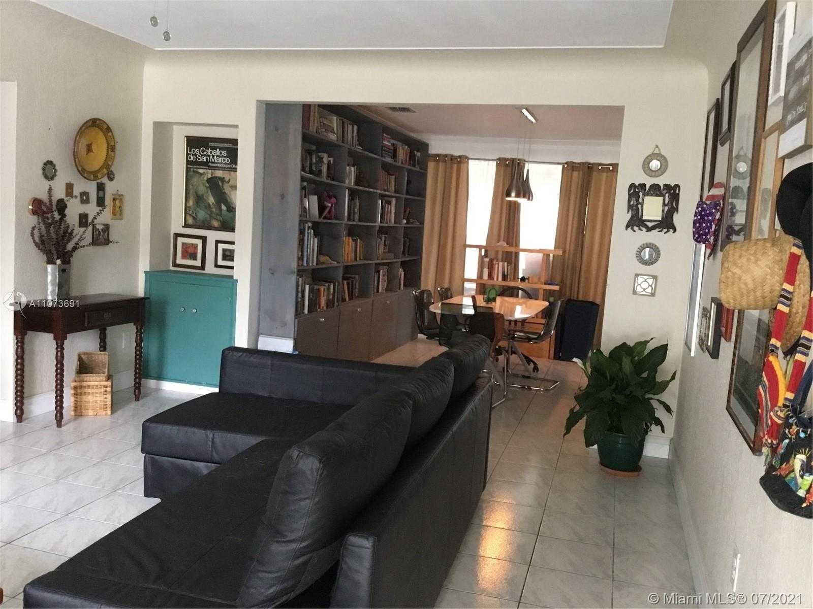 Small Image of 330 SOUTH WEST 19TH RD, Miami Number 22