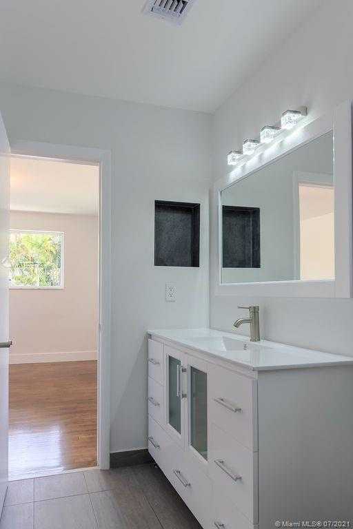 Small Image of 674 NORTH EAST 75TH ST, Miami Number 23