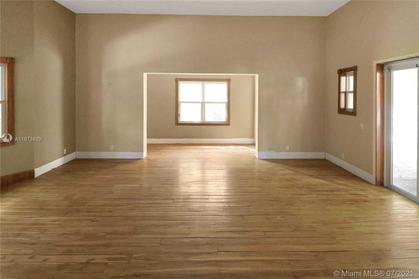 Small Image of 3190 MUNROE DR, Miami Number 11