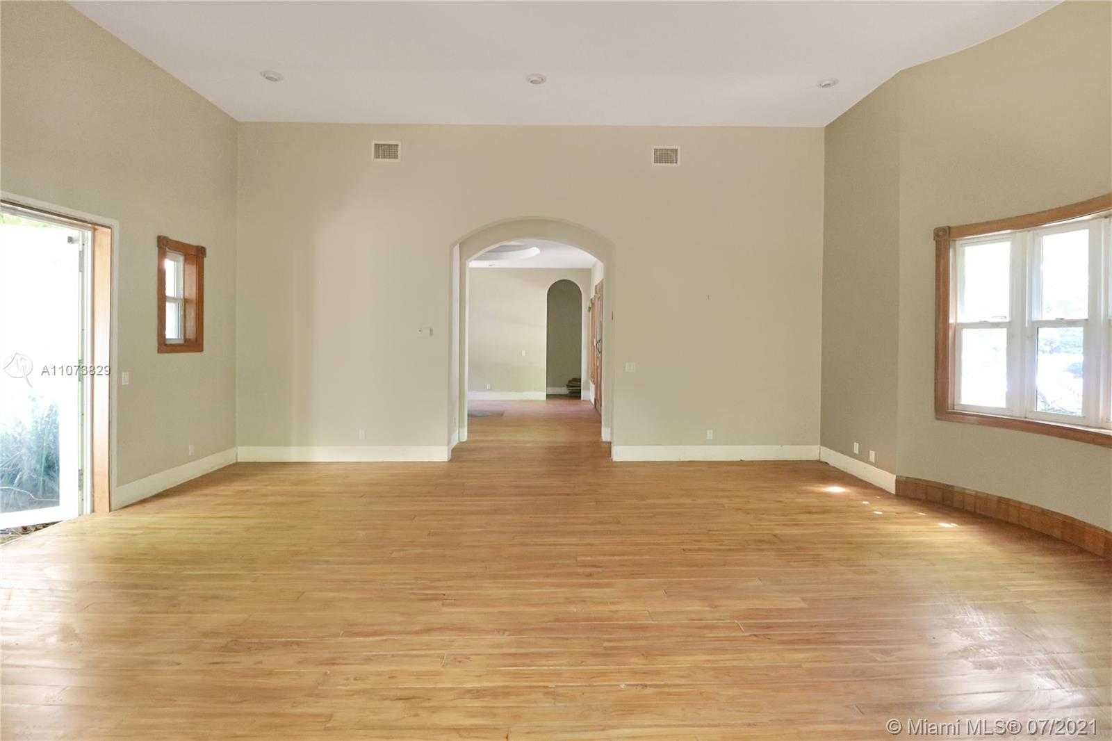 Small Image of 3190 MUNROE DR, Miami Number 12