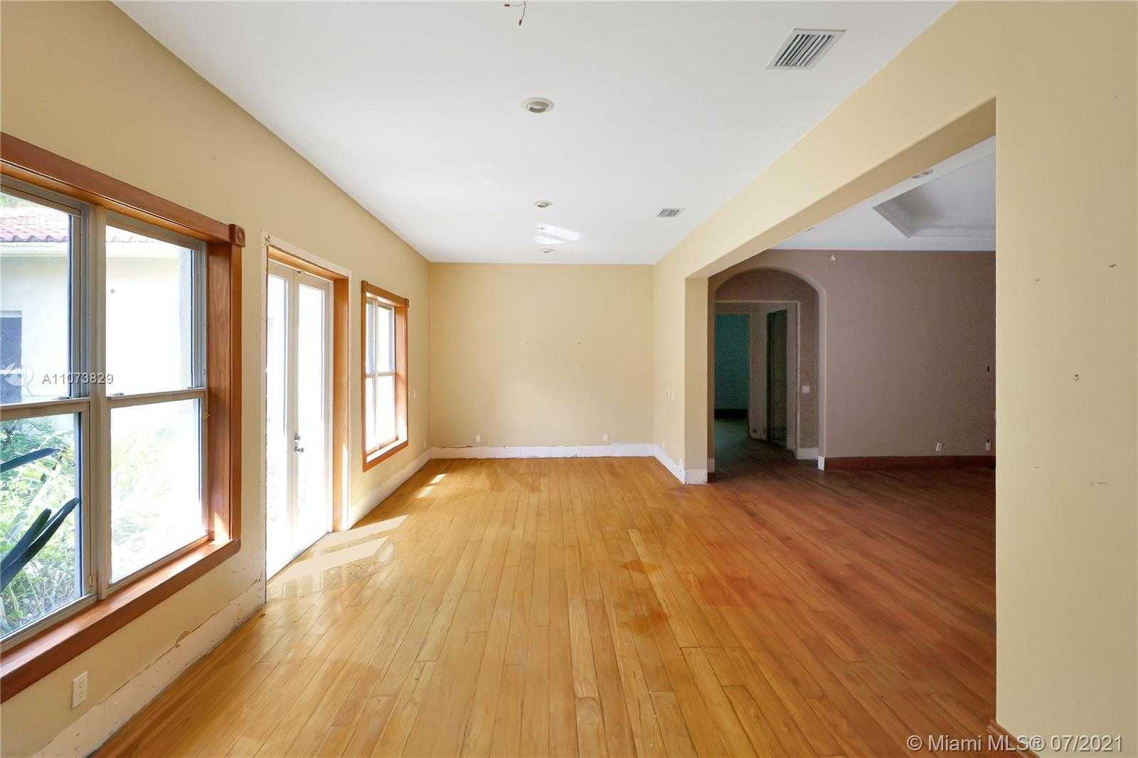 Small Image of 3190 MUNROE DR, Miami Number 13