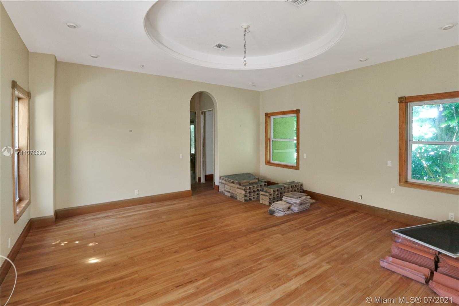Small Image of 3190 MUNROE DR, Miami Number 14