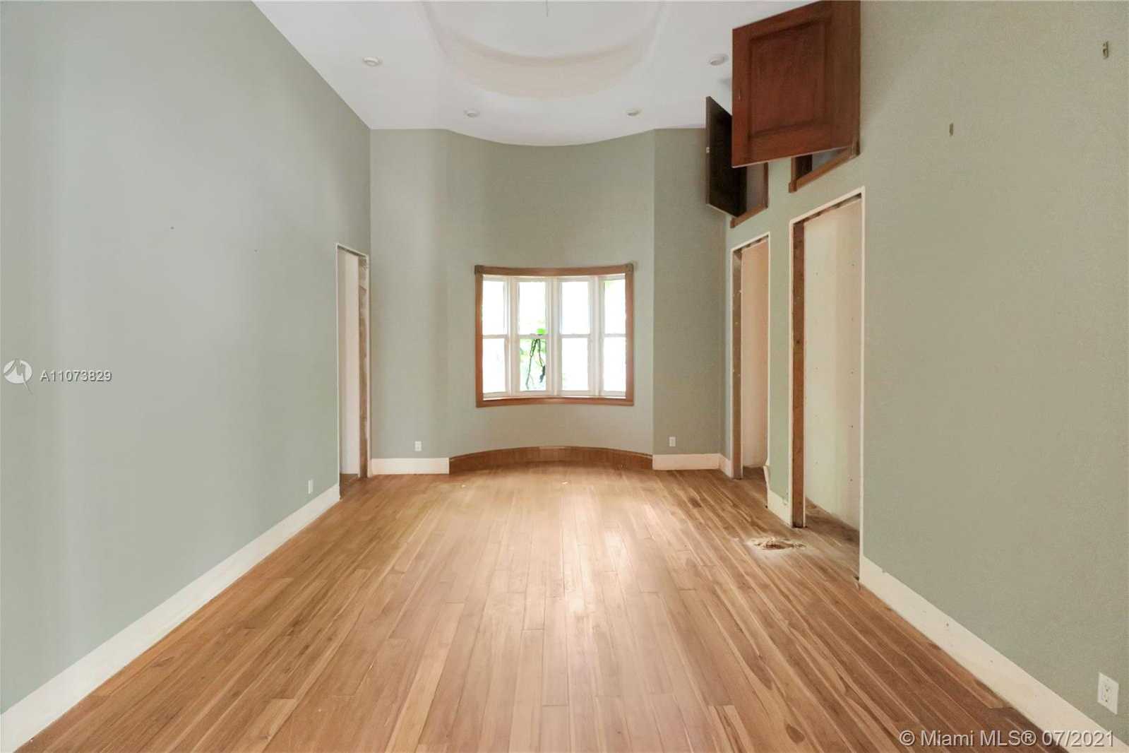 Small Image of 3190 MUNROE DR, Miami Number 18