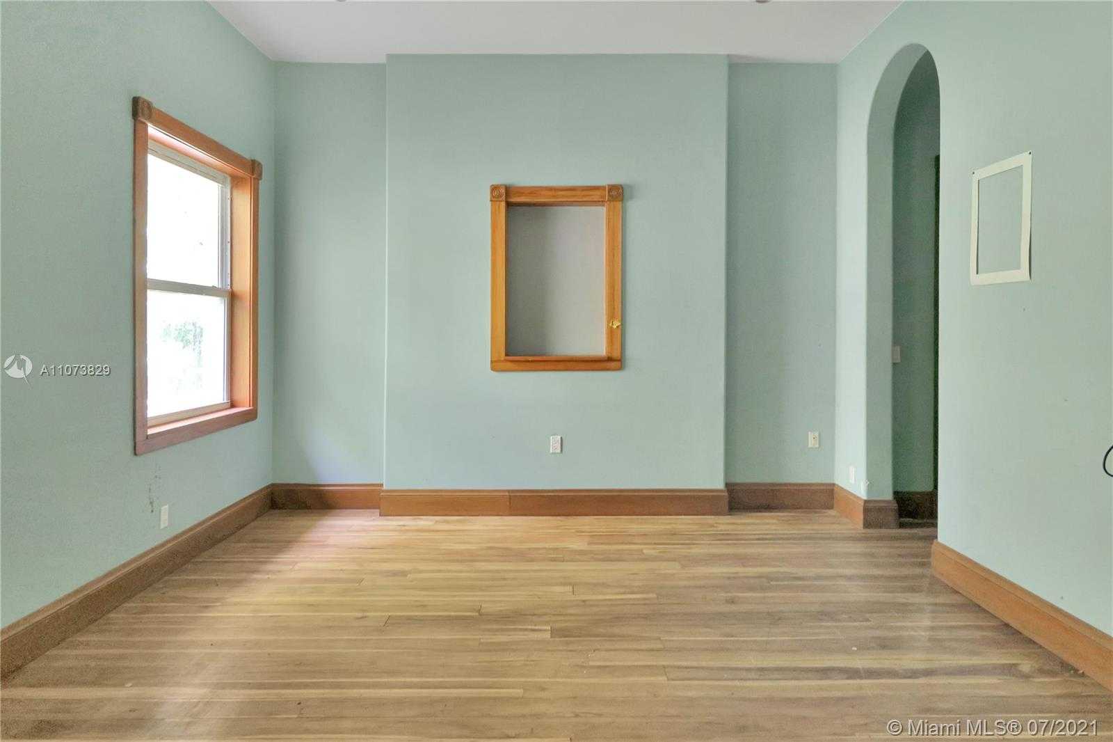 Small Image of 3190 MUNROE DR, Miami Number 20