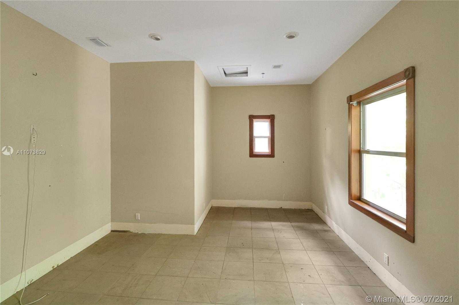 Small Image of 3190 MUNROE DR, Miami Number 22