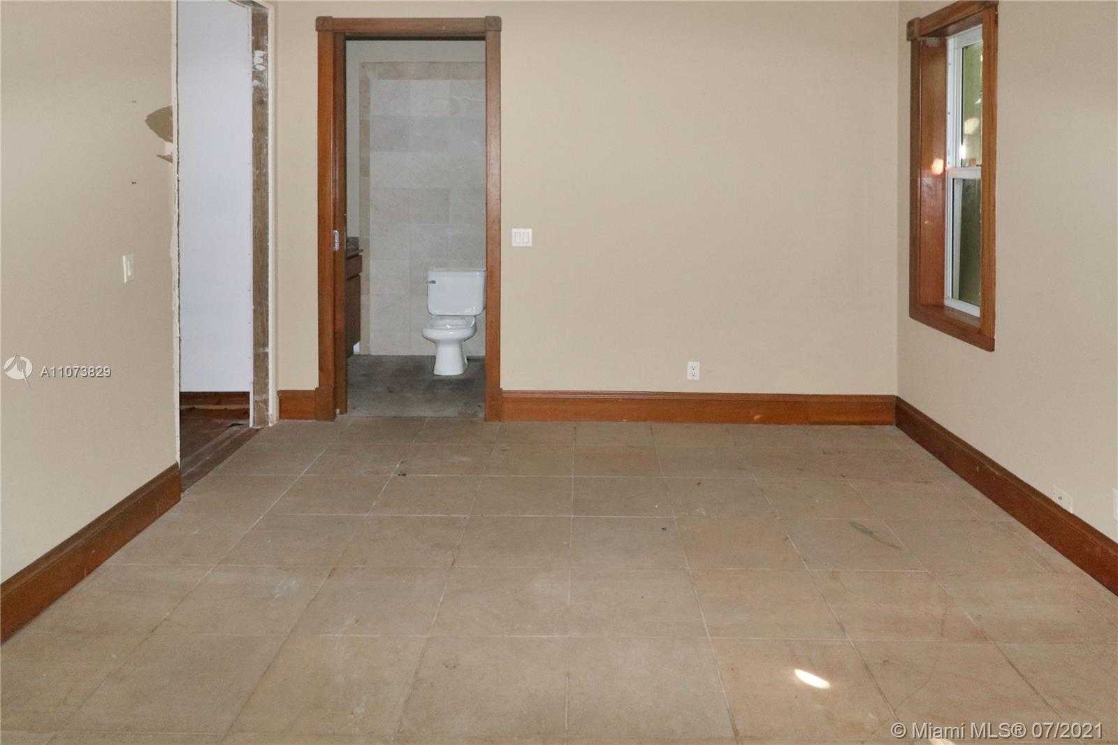 Small Image of 3190 MUNROE DR, Miami Number 23