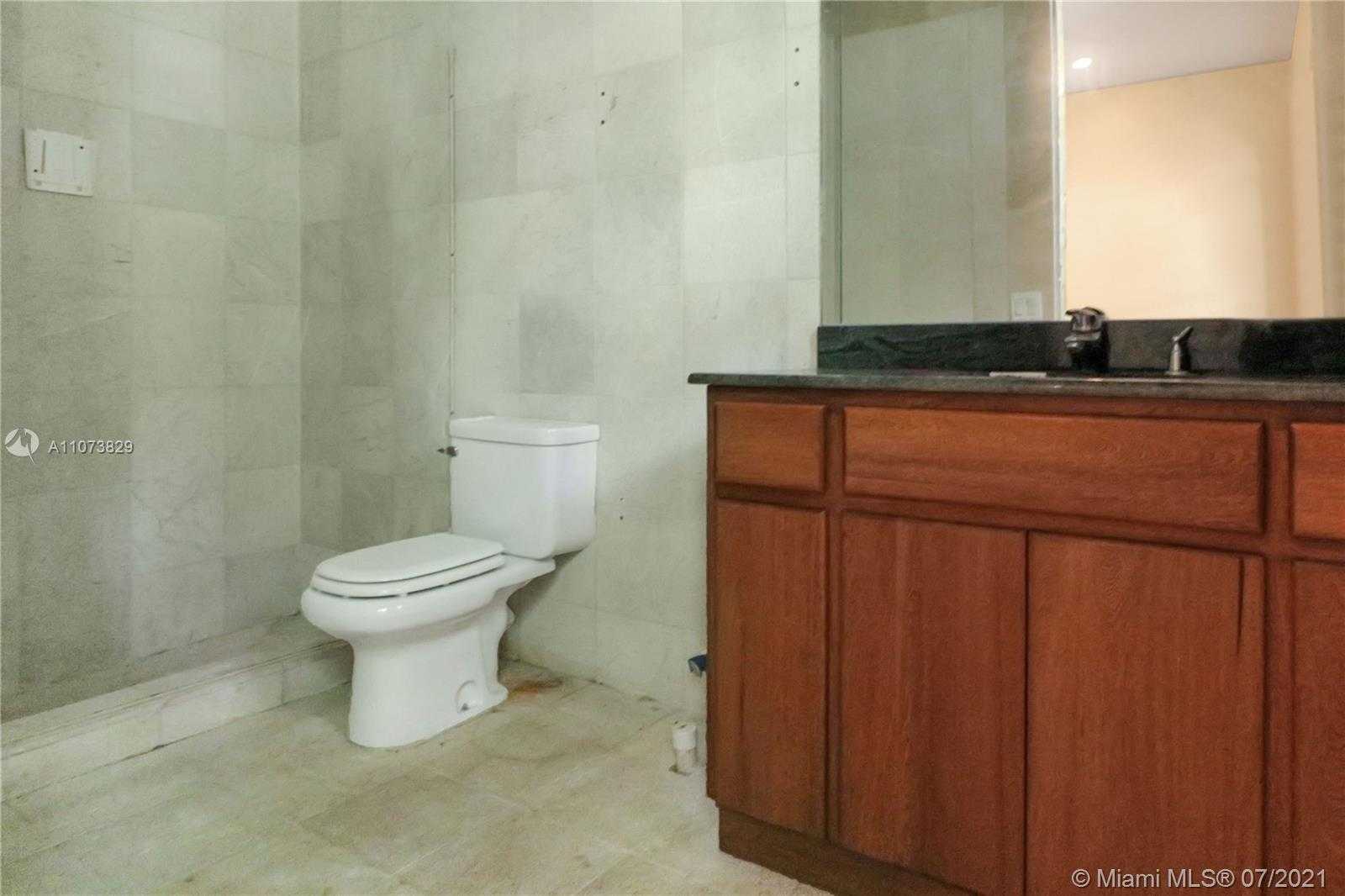 Small Image of 3190 MUNROE DR, Miami Number 25