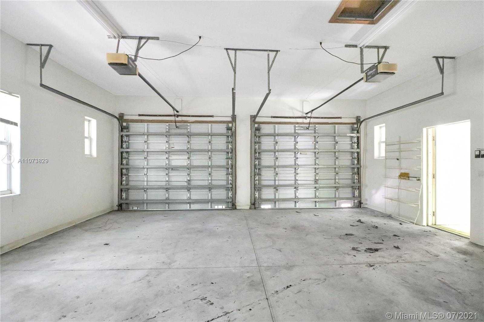 Small Image of 3190 MUNROE DR, Miami Number 26