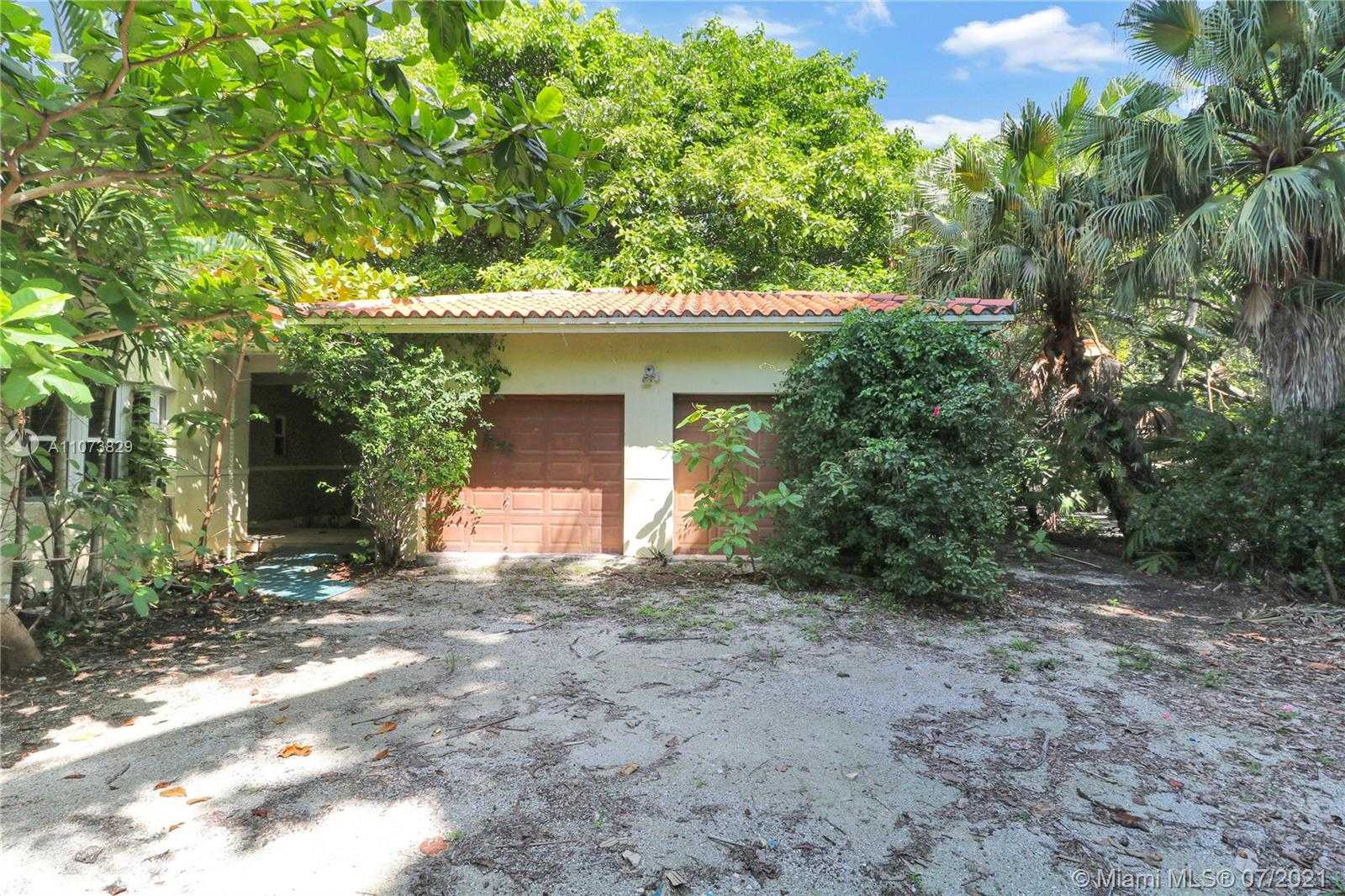 Small Image of 3190 MUNROE DR, Miami Number 3