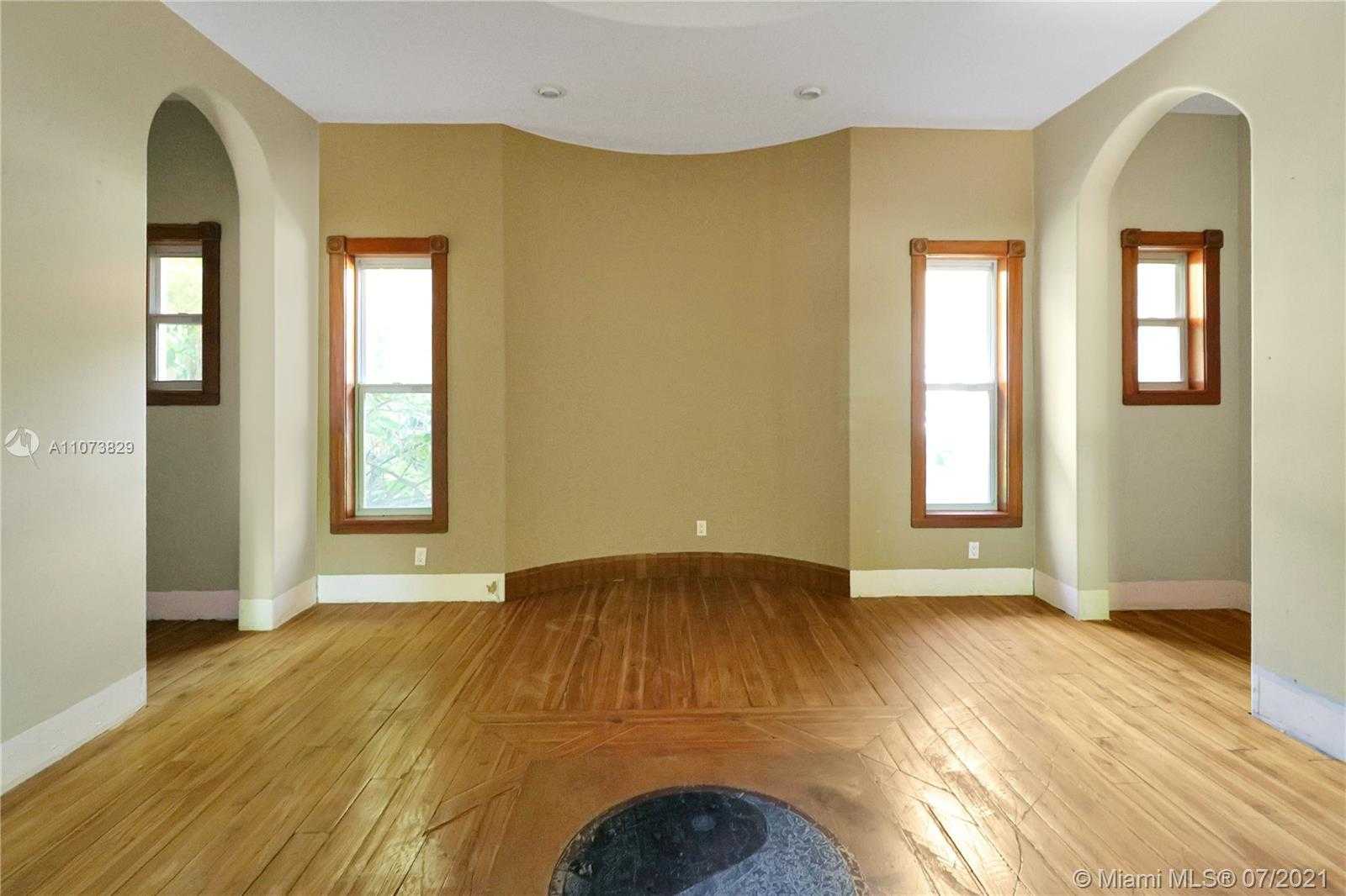 Small Image of 3190 MUNROE DR, Miami Number 5