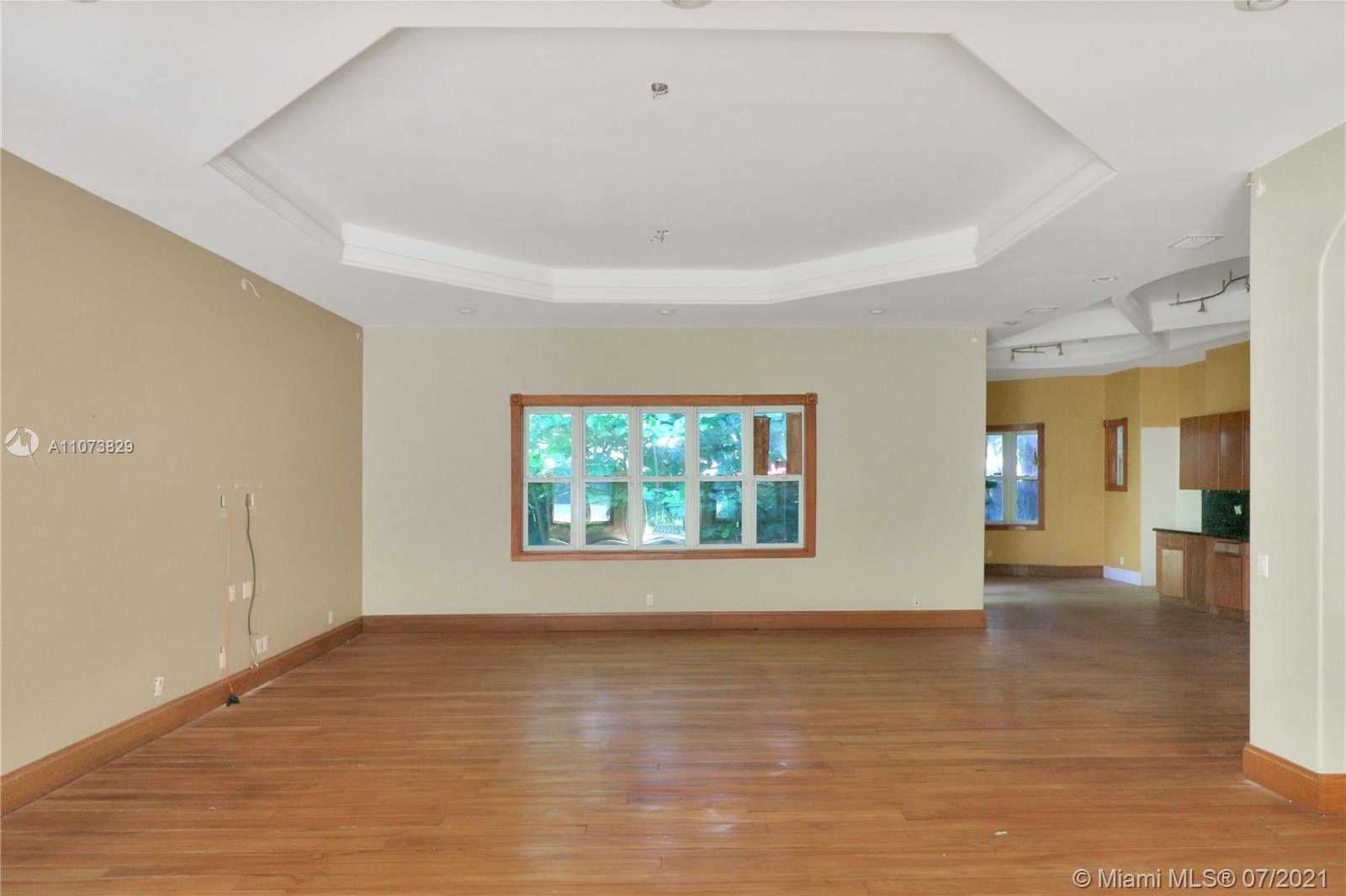 Small Image of 3190 MUNROE DR, Miami Number 9