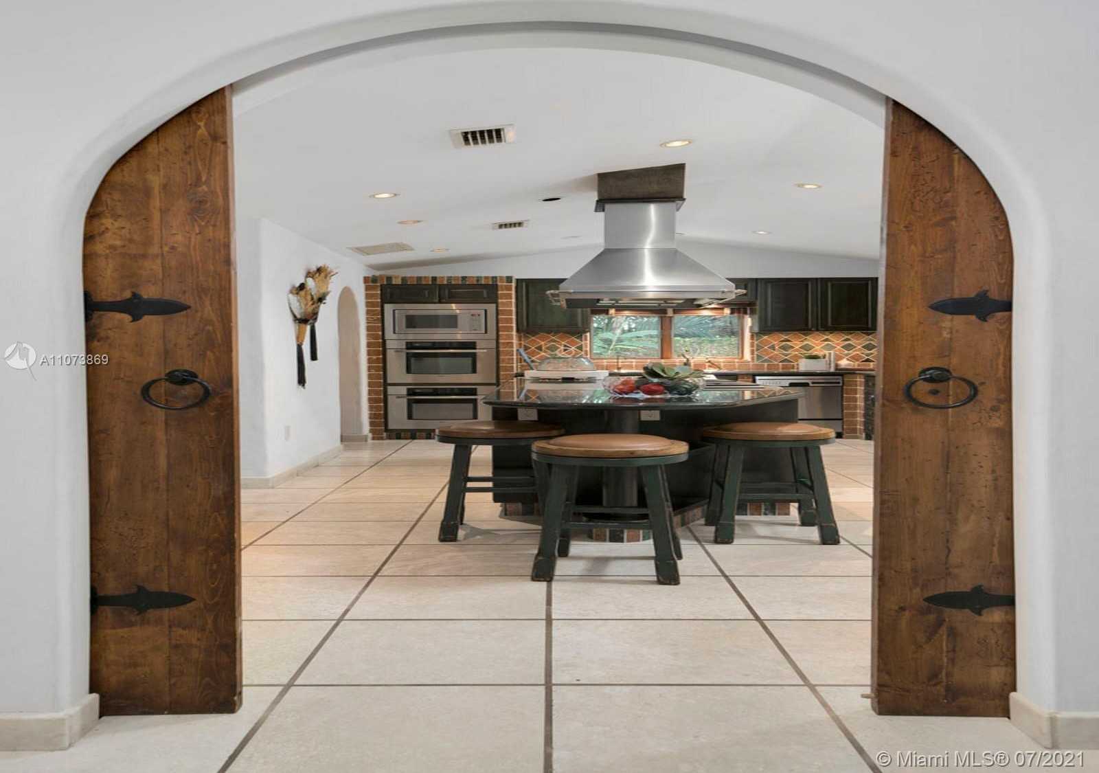 Small Image of 4224 LENNOX DR, Miami Number 12