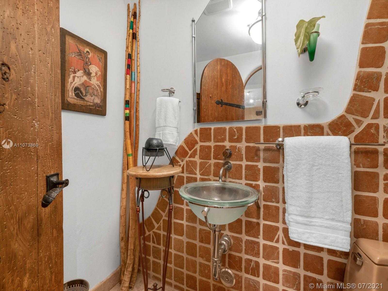 Small Image of 4224 LENNOX DR, Miami Number 19