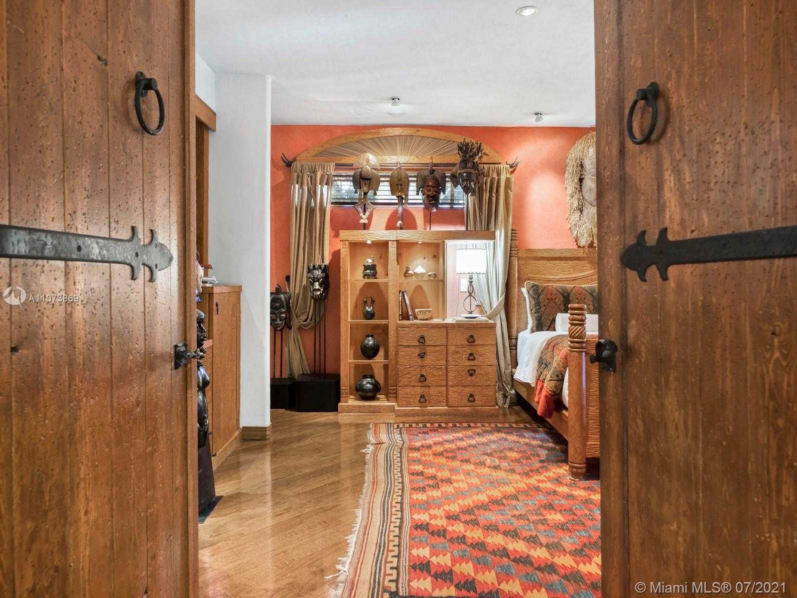 Small Image of 4224 LENNOX DR, Miami Number 22