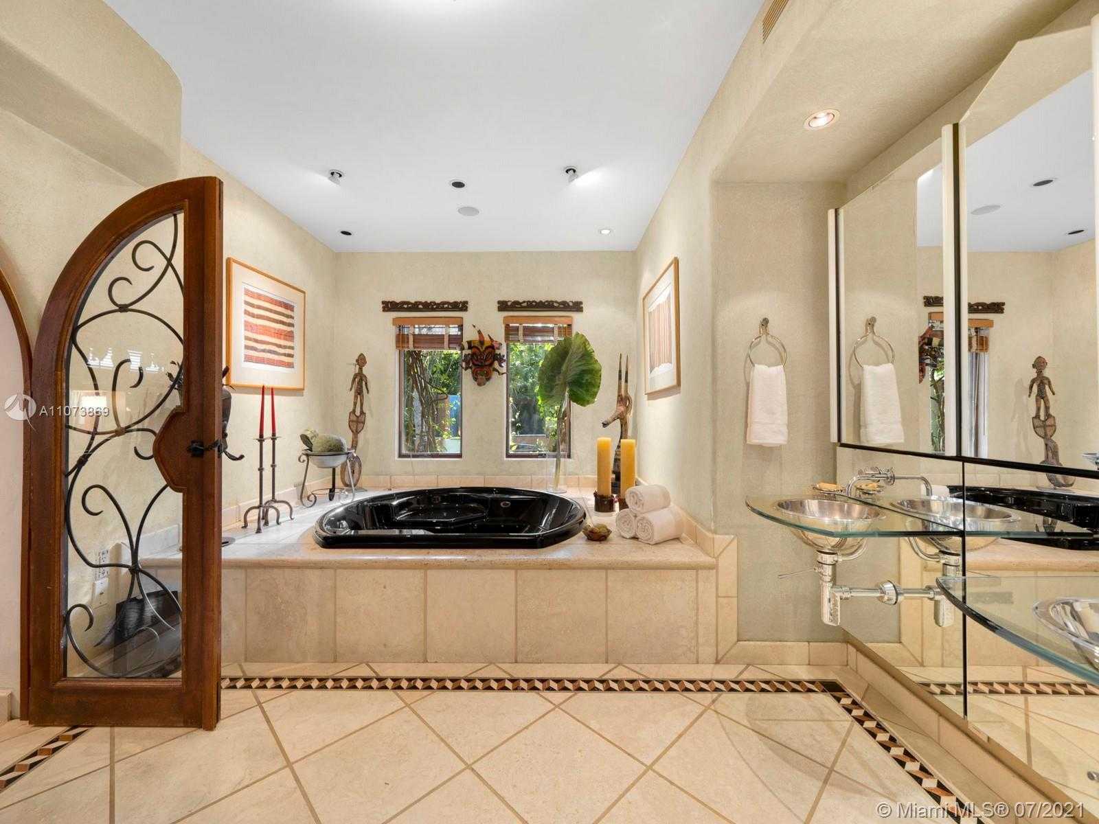 Small Image of 4224 LENNOX DR, Miami Number 26