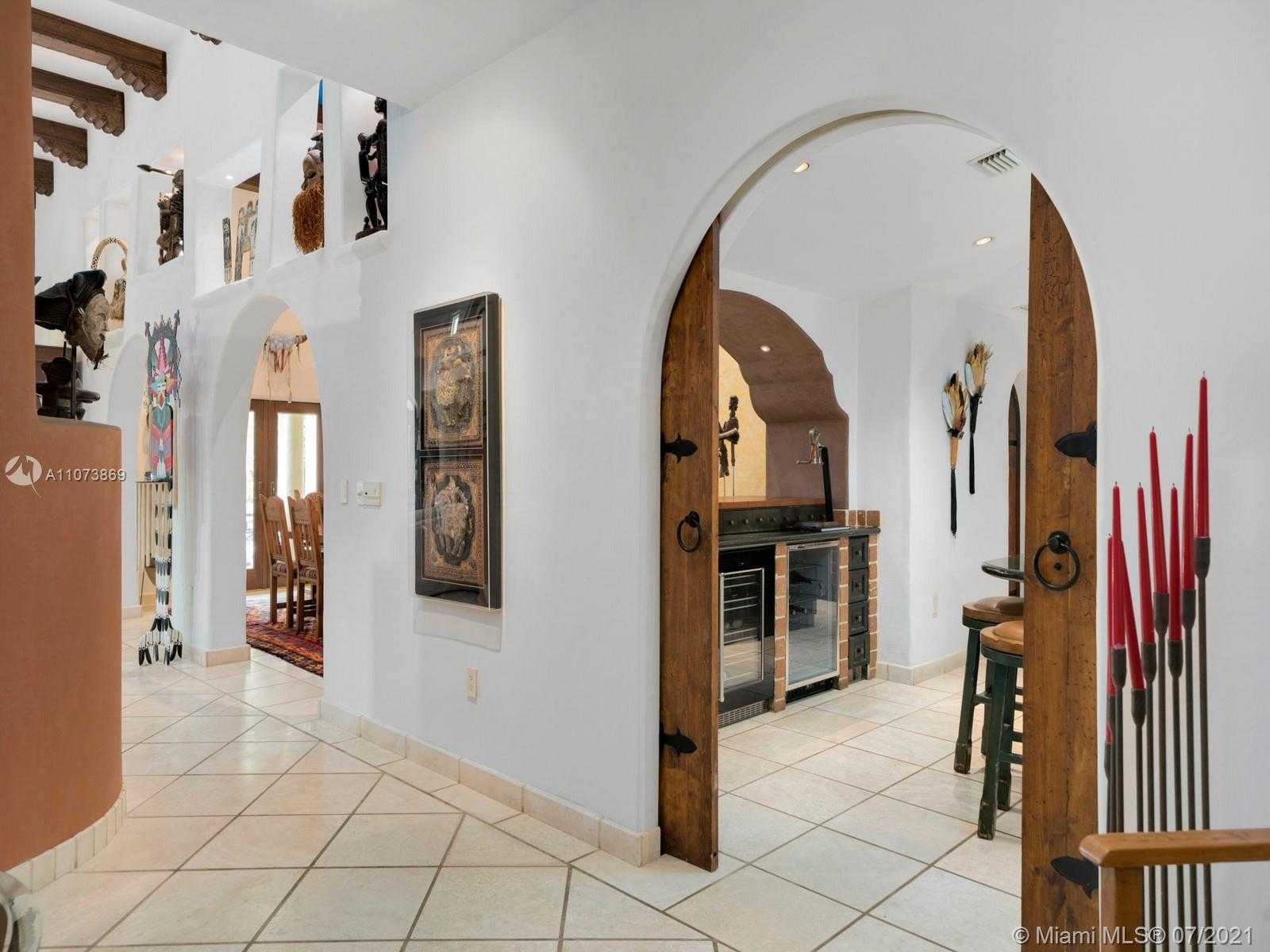 Small Image of 4224 LENNOX DR, Miami Number 3