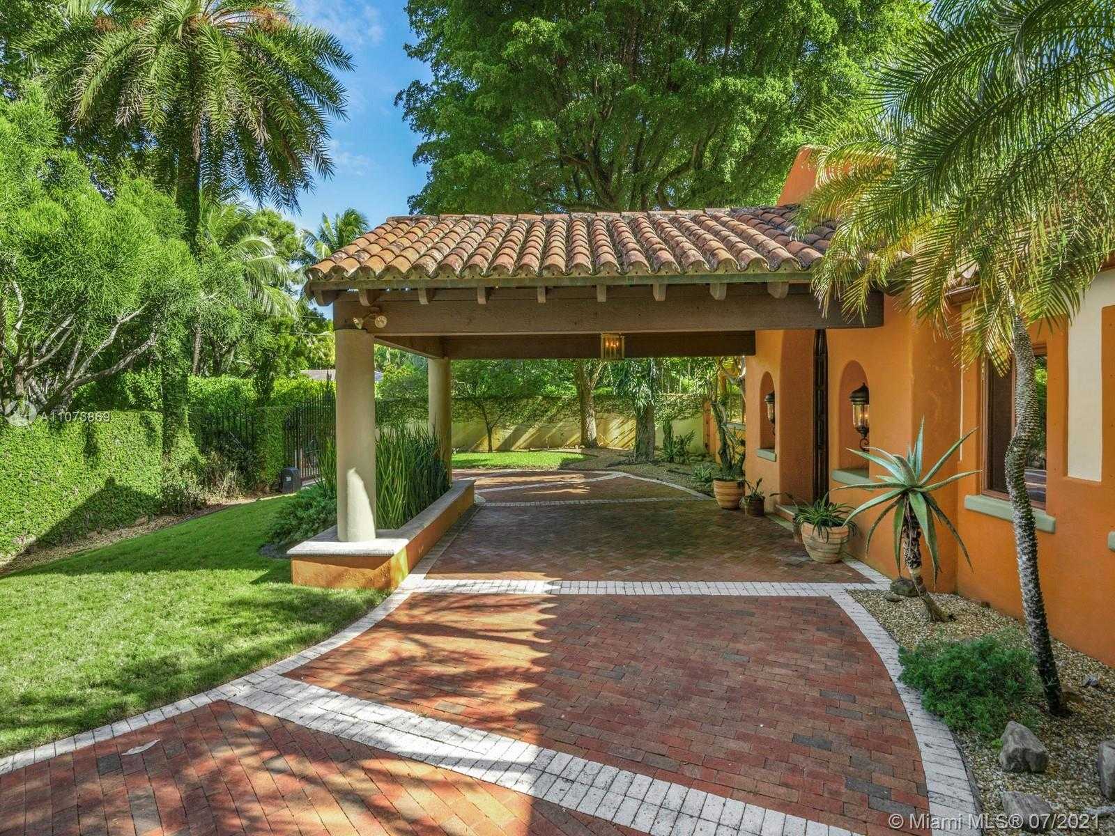 Small Image of 4224 LENNOX DR, Miami Number 53