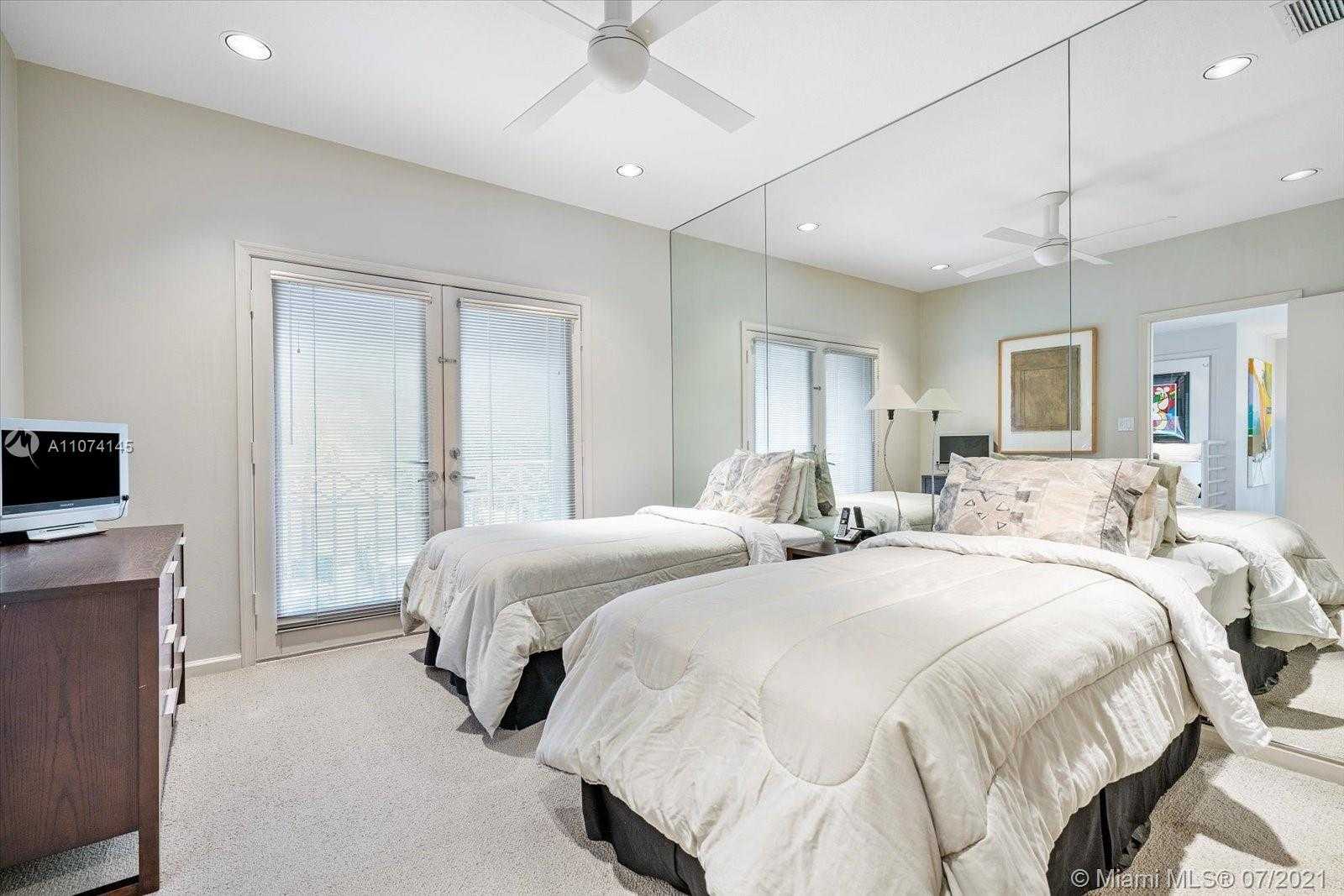 Small Image of 3733 NORTH EAST 208TH ST, Aventura Number 27