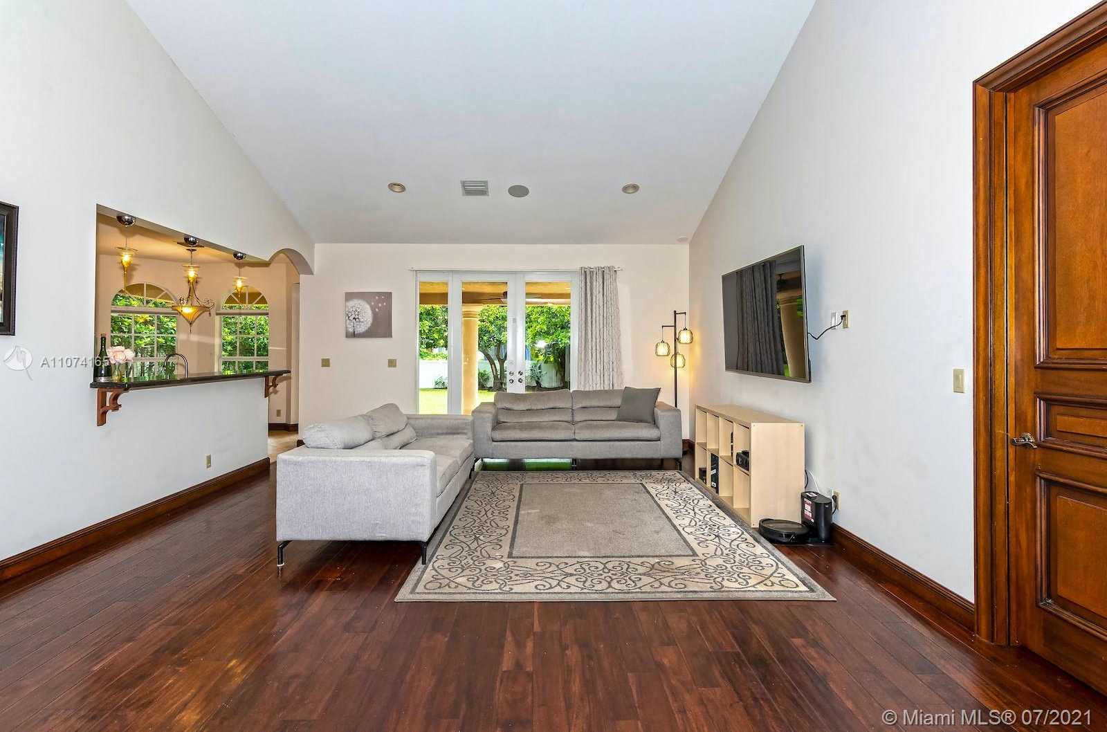 Small Image of 11007 GRIFFING BLVD, Biscayne Park Number 10