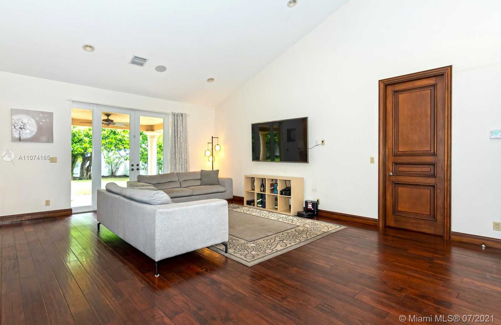 Small Image of 11007 GRIFFING BLVD, Biscayne Park Number 12