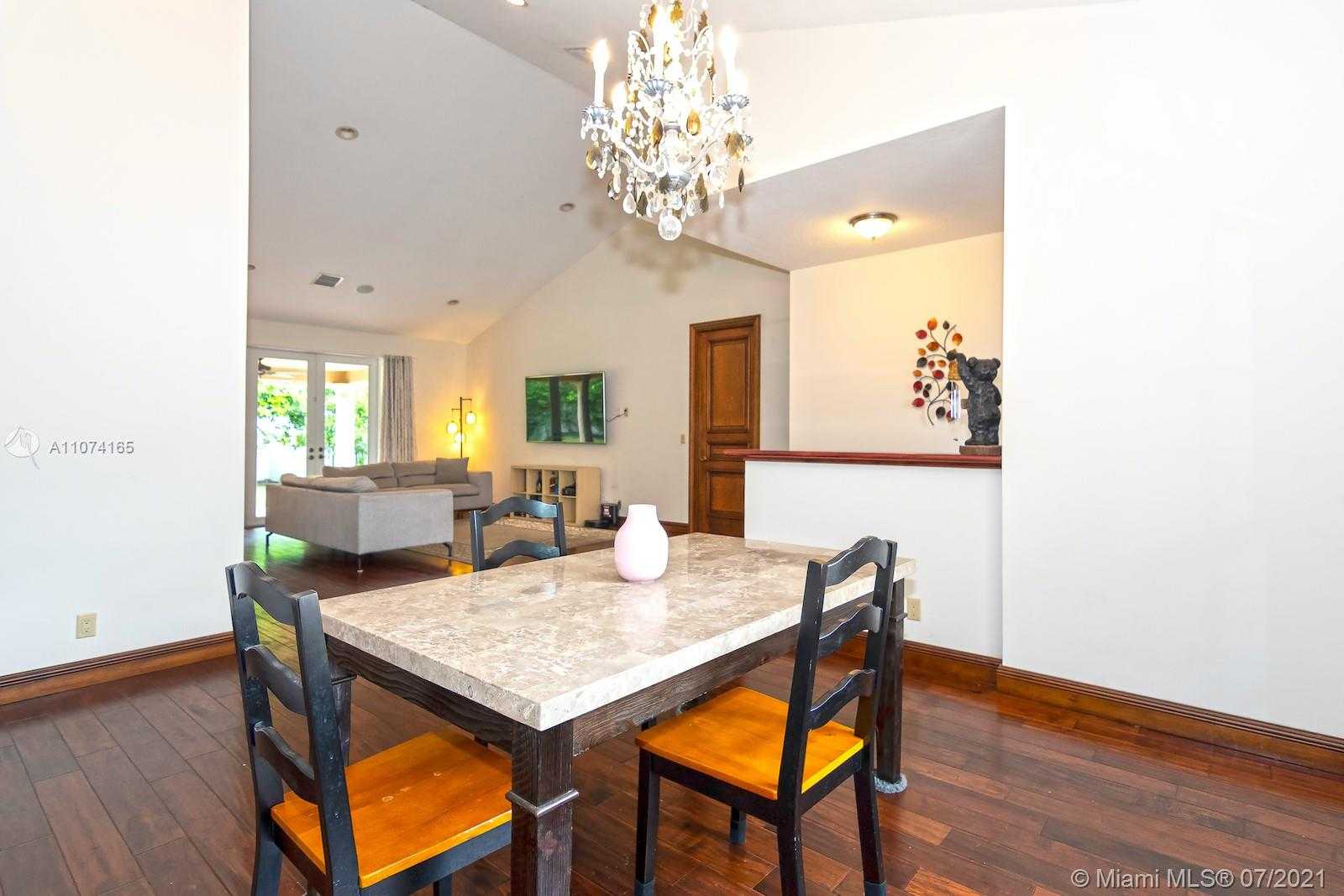Small Image of 11007 GRIFFING BLVD, Biscayne Park Number 13