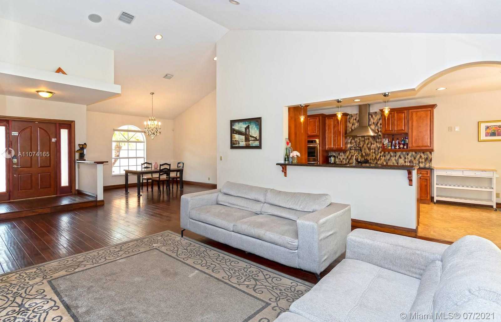 Small Image of 11007 GRIFFING BLVD, Biscayne Park Number 14