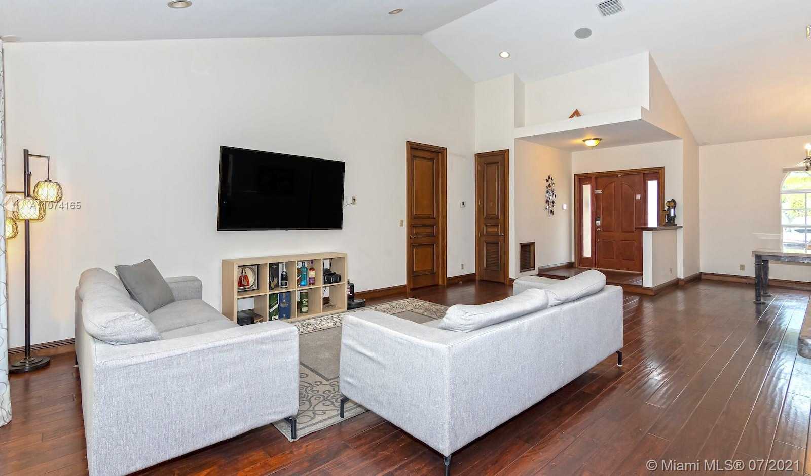 Small Image of 11007 GRIFFING BLVD, Biscayne Park Number 15