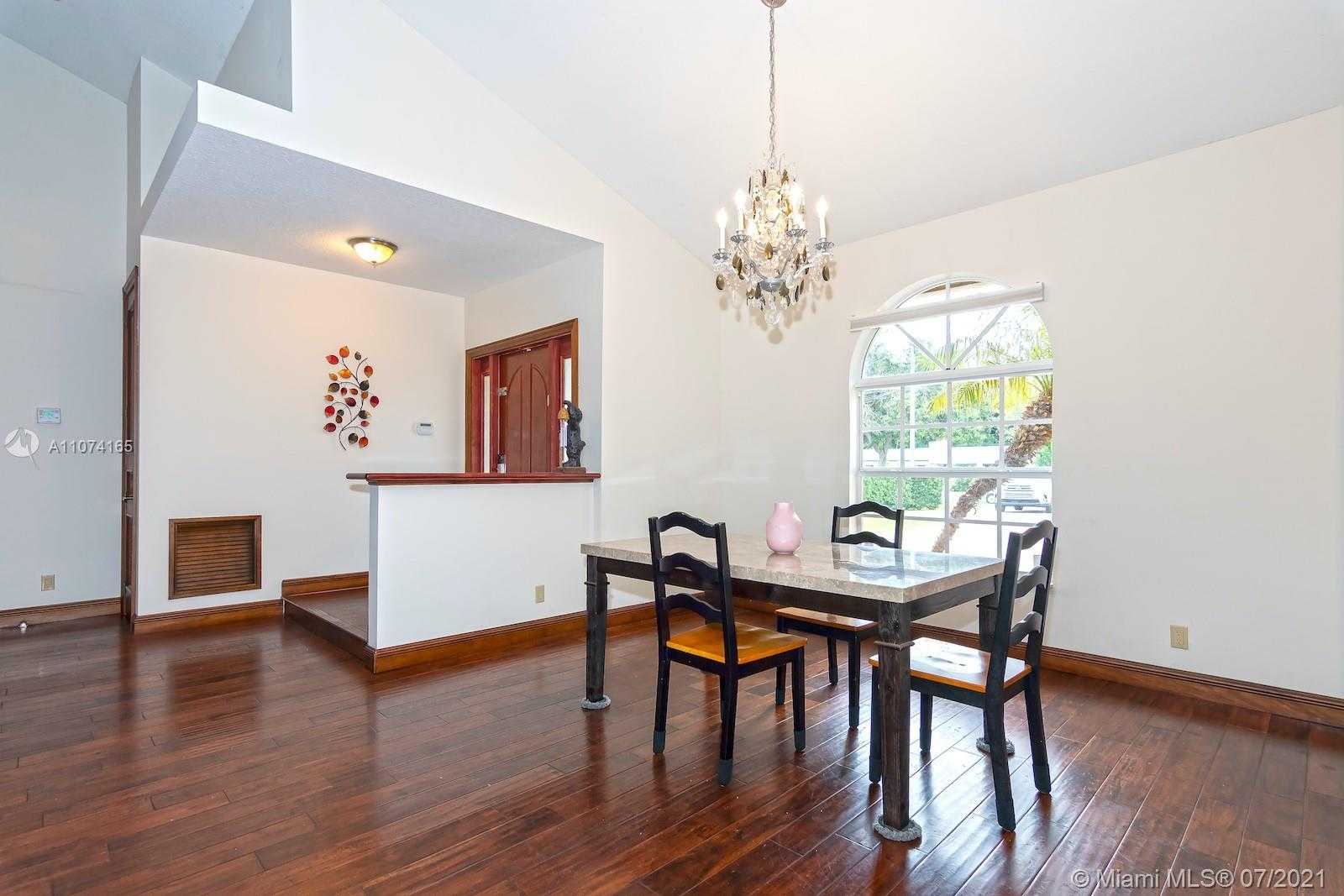 Small Image of 11007 GRIFFING BLVD, Biscayne Park Number 16