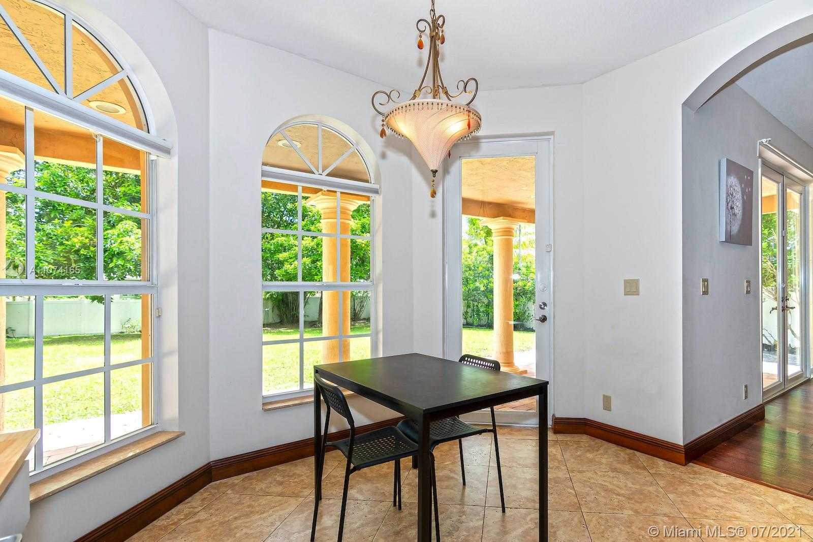 Small Image of 11007 GRIFFING BLVD, Biscayne Park Number 17