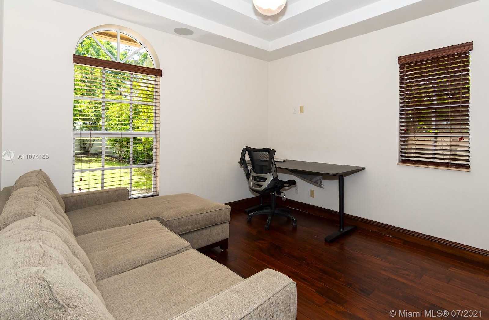 Small Image of 11007 GRIFFING BLVD, Biscayne Park Number 18