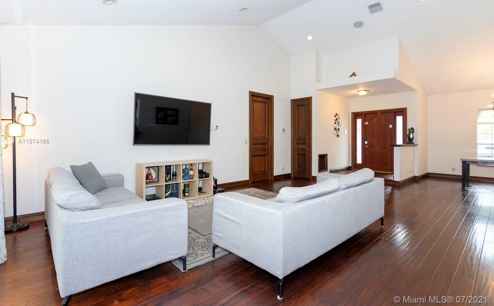 Small Image of 11007 GRIFFING BLVD, Biscayne Park Number 19