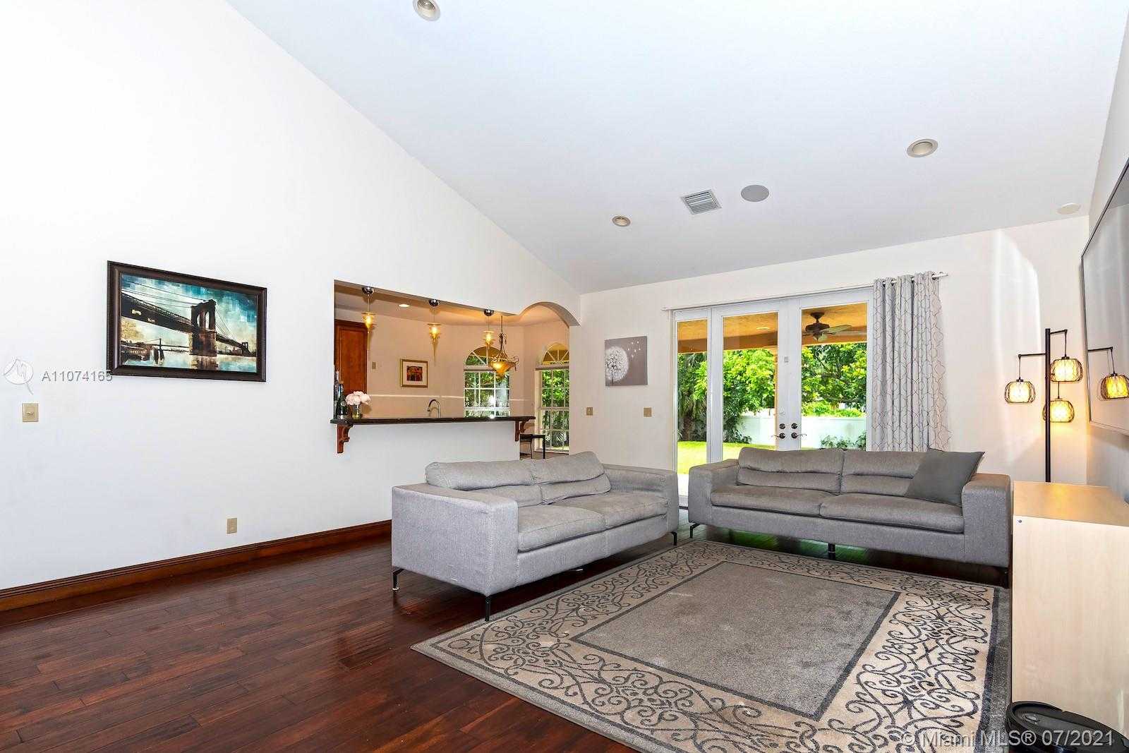 Small Image of 11007 GRIFFING BLVD, Biscayne Park Number 20