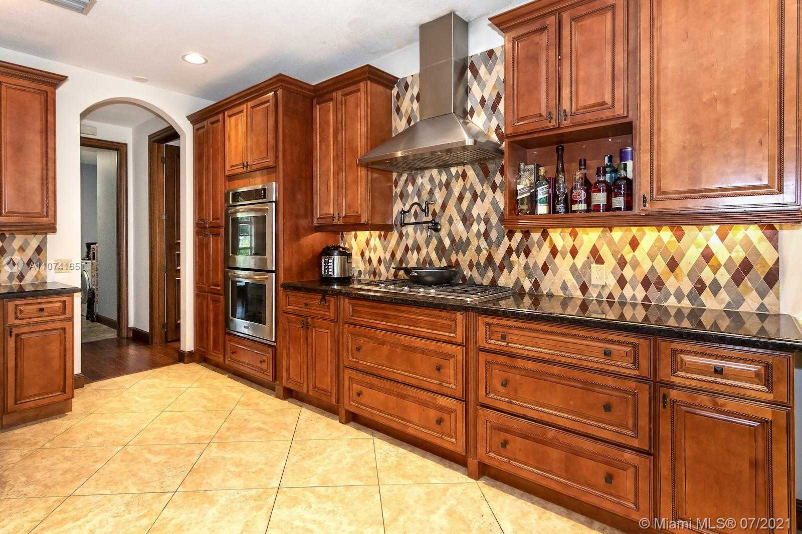 Small Image of 11007 GRIFFING BLVD, Biscayne Park Number 24