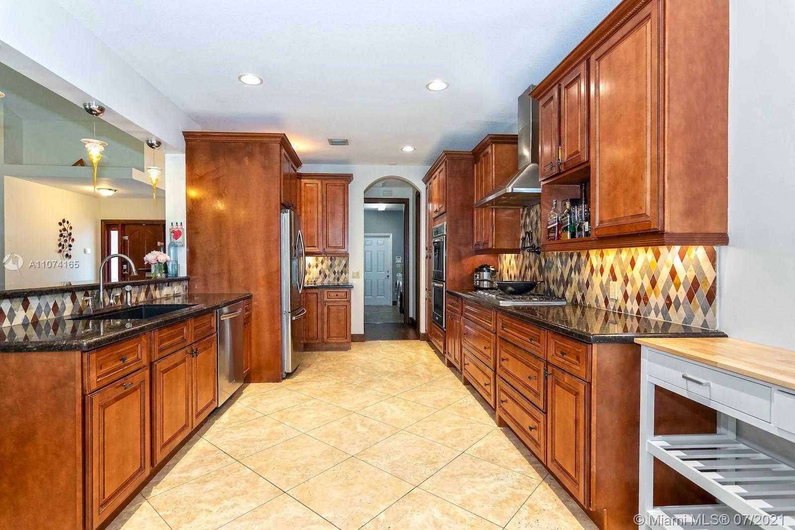 Small Image of 11007 GRIFFING BLVD, Biscayne Park Number 25