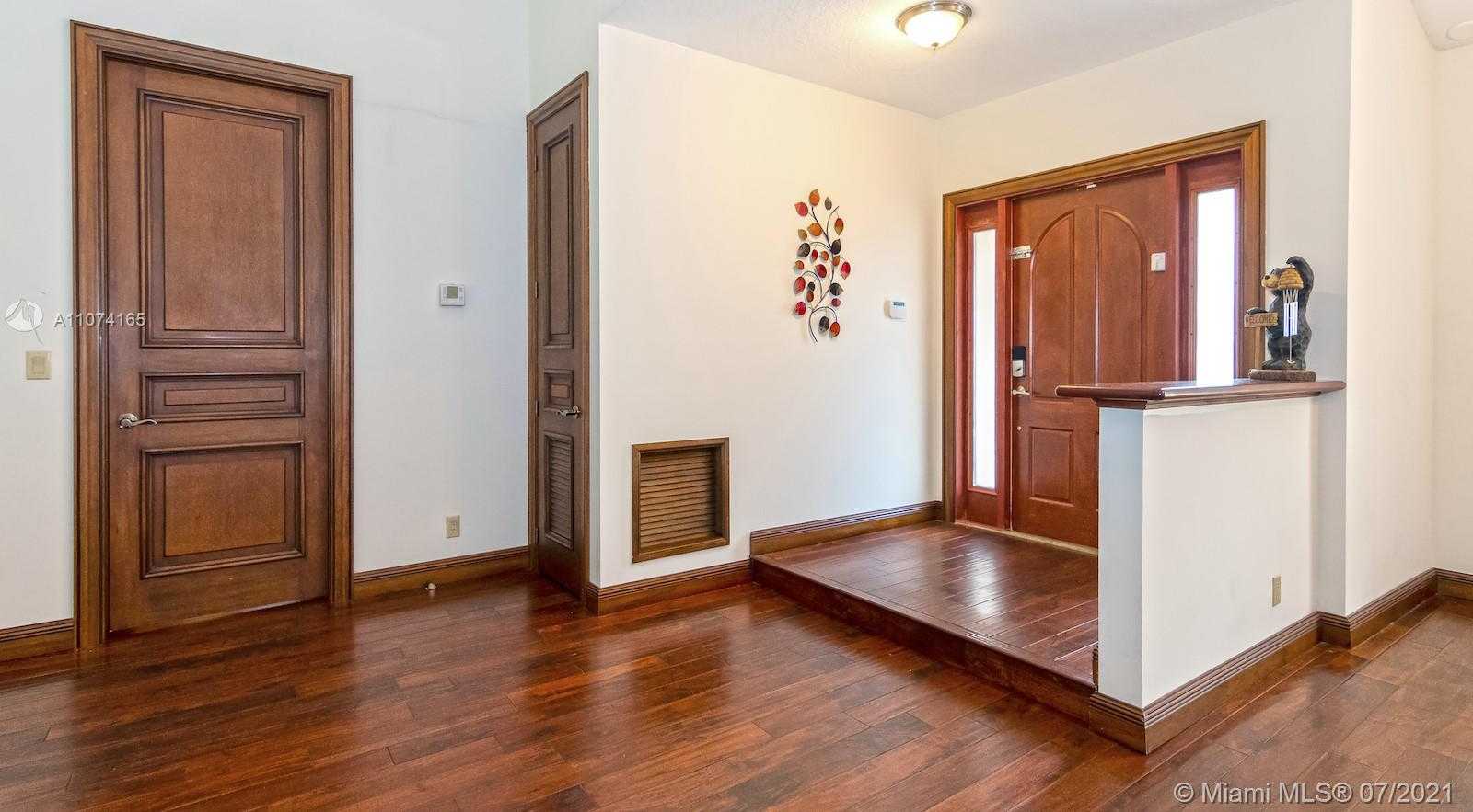 Small Image of 11007 GRIFFING BLVD, Biscayne Park Number 27