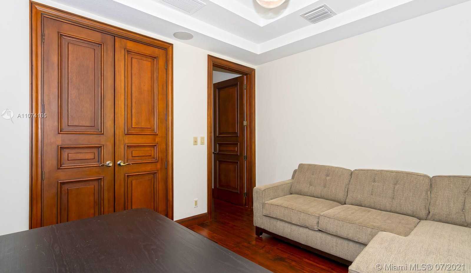 Small Image of 11007 GRIFFING BLVD, Biscayne Park Number 29