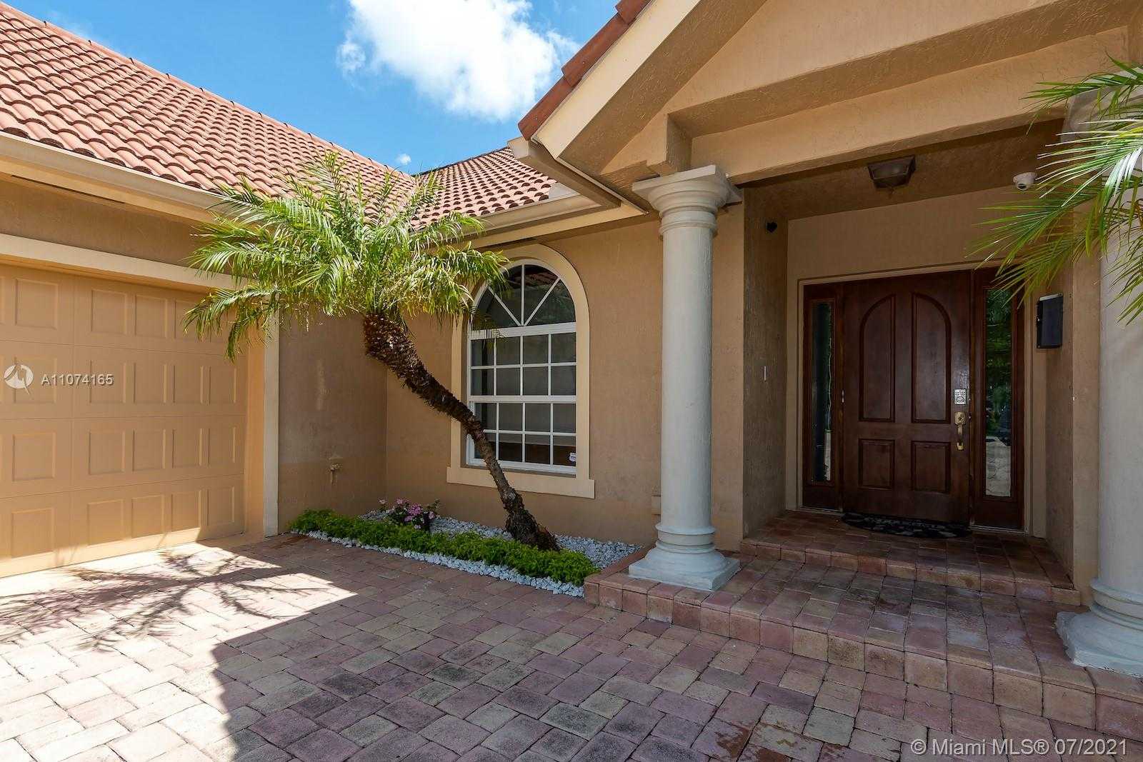 Small Image of 11007 GRIFFING BLVD, Biscayne Park Number 3